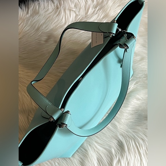 C6337 - Coach Day Tote - Picture 10 of 14